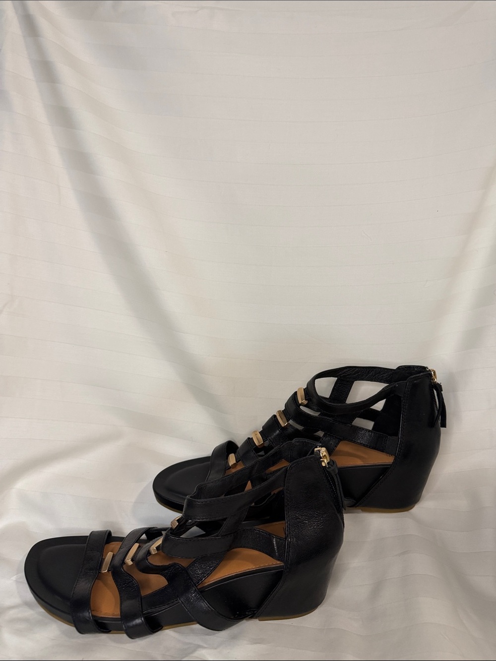 Söfft Black Leather Gladiator Wedge Sandals Gold Hardware - Size 10 - Picture 4 of 12